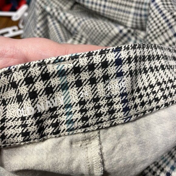 Old Navy Women Plus SZ 24 Blue Grey Plaid High Rise Never Fade Pixie Pants - Picture 8 of 10
